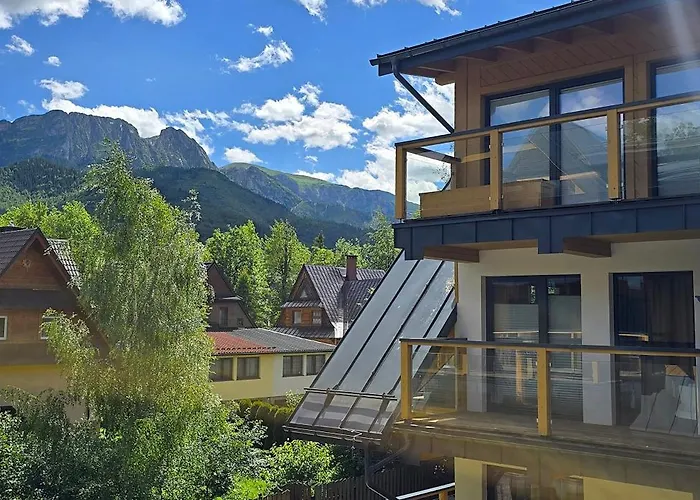 Vip y Modrzejewska Residence